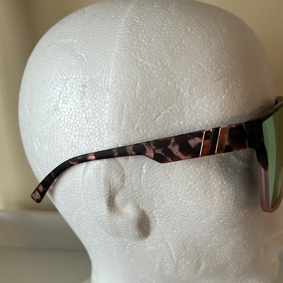 CAKE oversized shield sunglasses - Picture 5 of 12